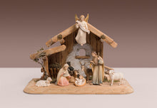 Familienstall Hl.Nacht + 8 Krippenfiguen Licht