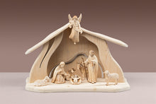 LI Set 8 Figuren + Familienstall Licht