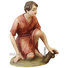 Junge kniend ANRI Kuolt Krippe