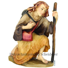 Niño tirando del belén de Kostner