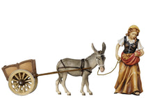 Kostner Krippe Holzträgerin mit Esel mit Karren